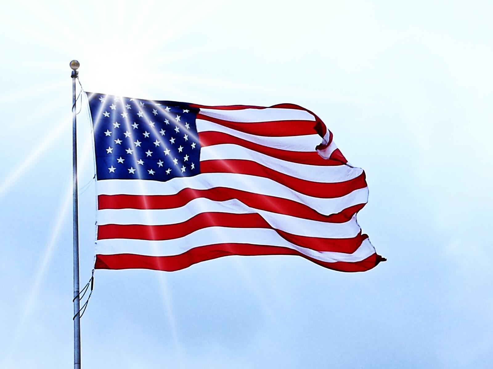 Бесплатное фото Американский флаг в солнечную погоду