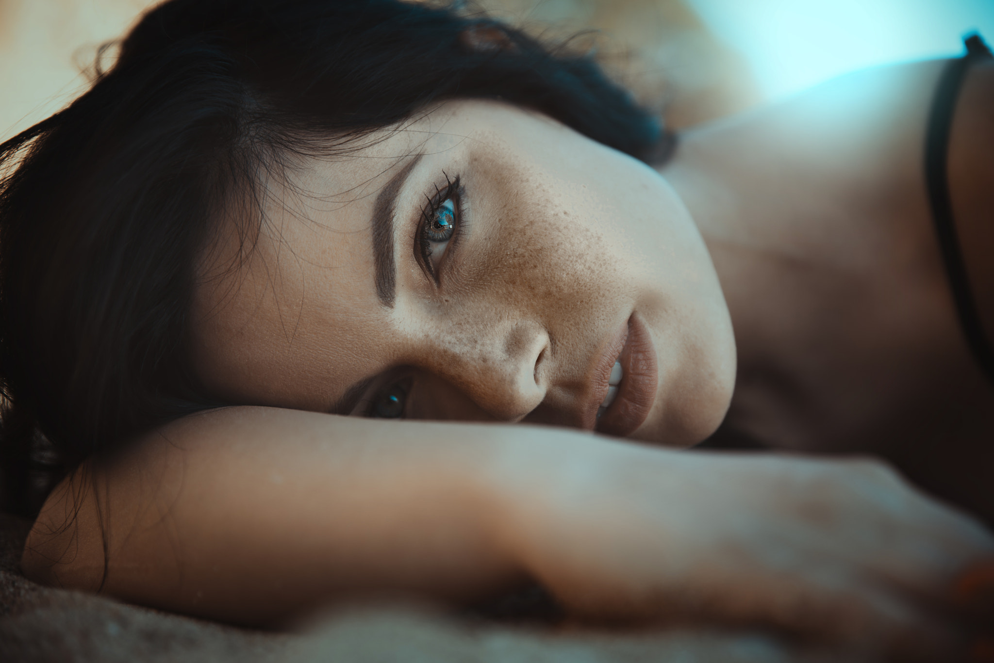 Brunette with freckles · free photo
