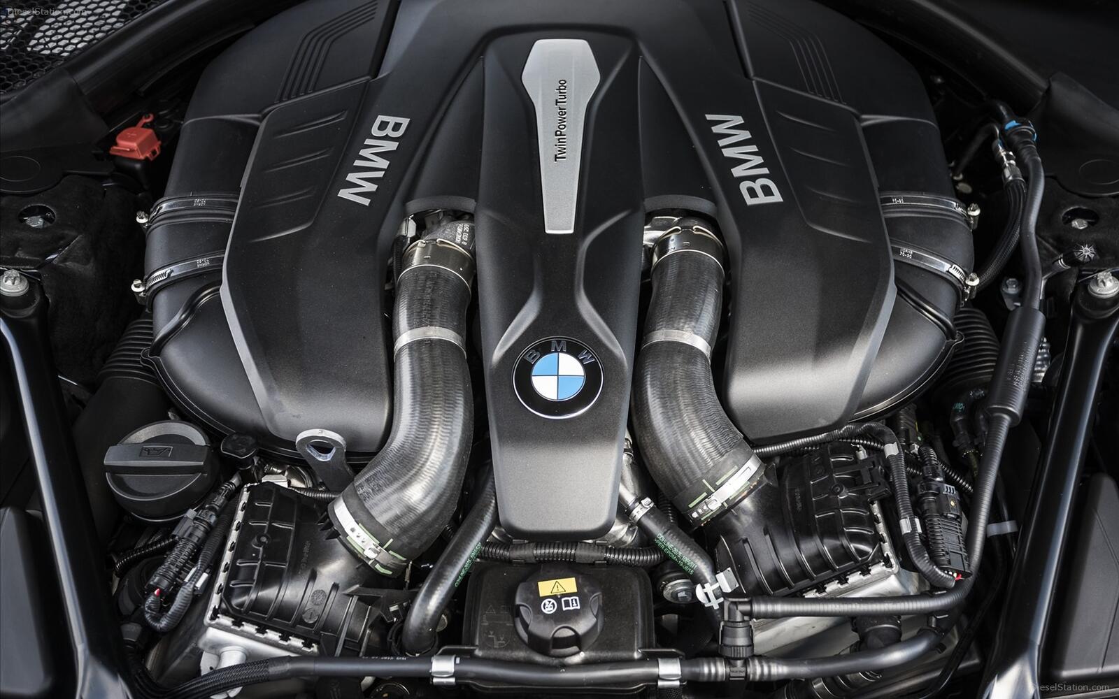 Обои двигатель марка автомобиля BMW на рабочий стол