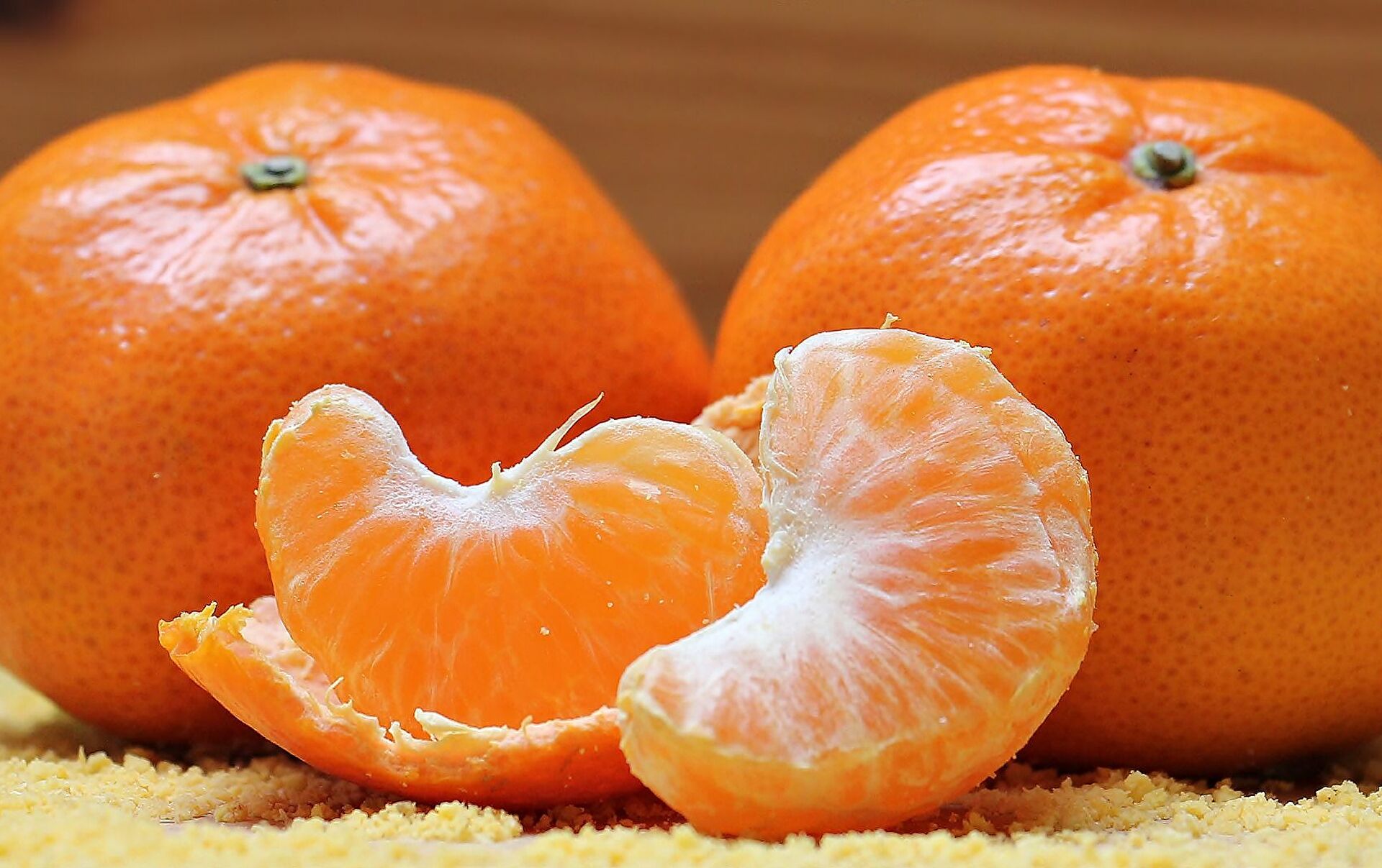 Photo free fruit, tangerines, slices of tangerines