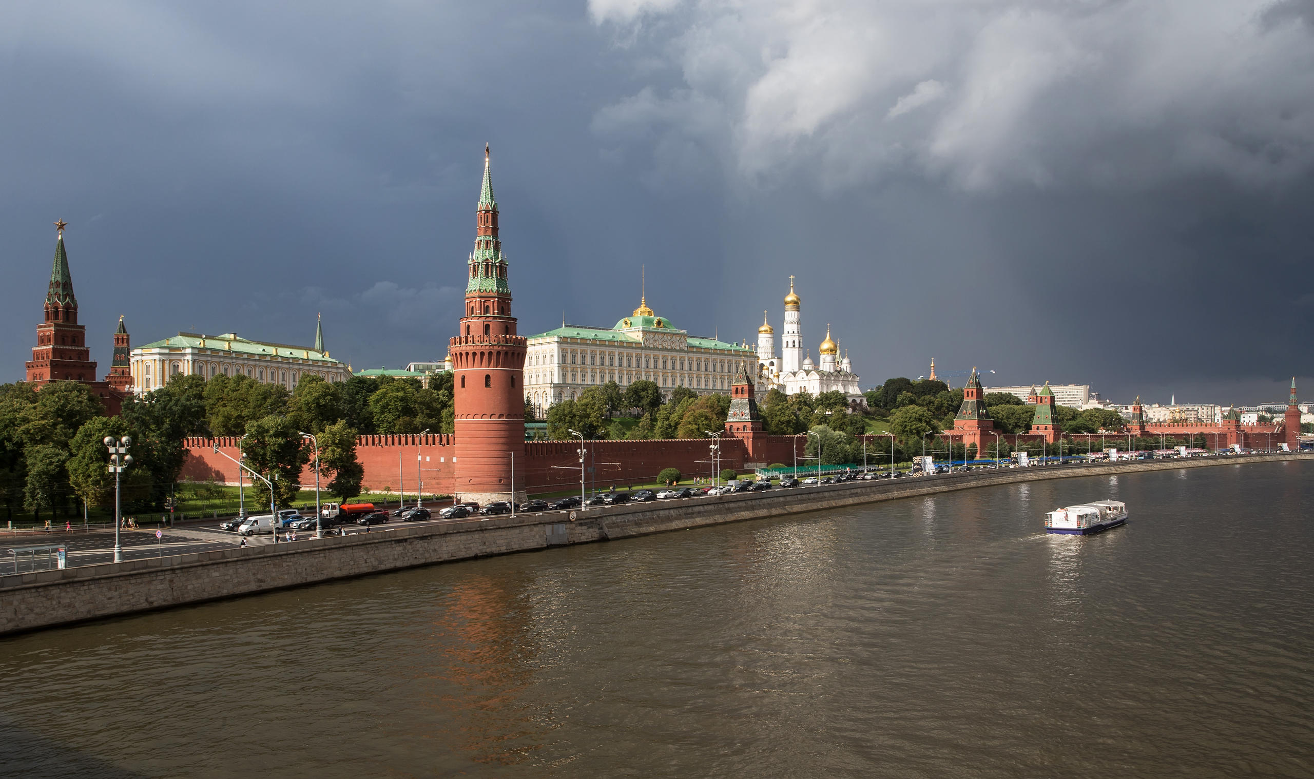Обои Москва-река Москва Московский Кремль на рабочий стол