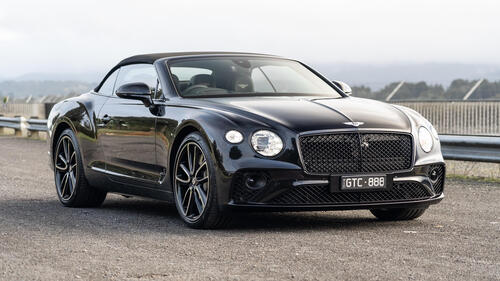 Bentley continental gt в черном цвете