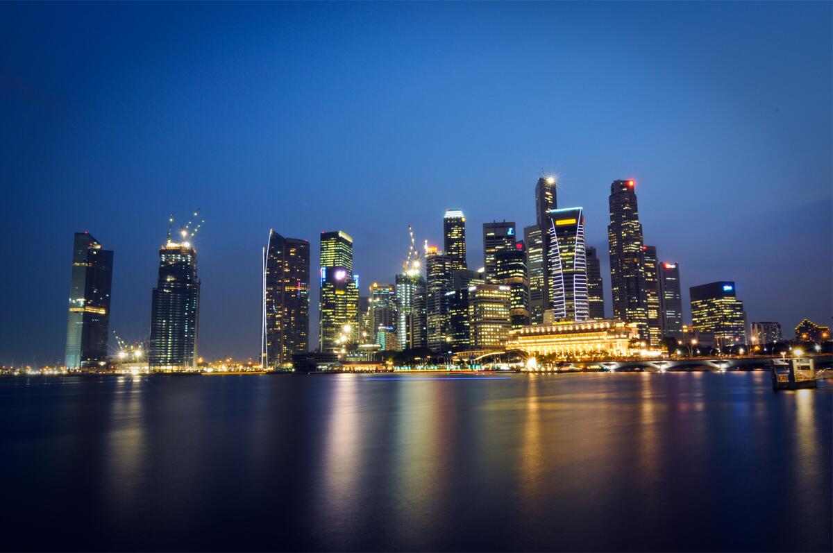 Вечерний Сингапур у моря