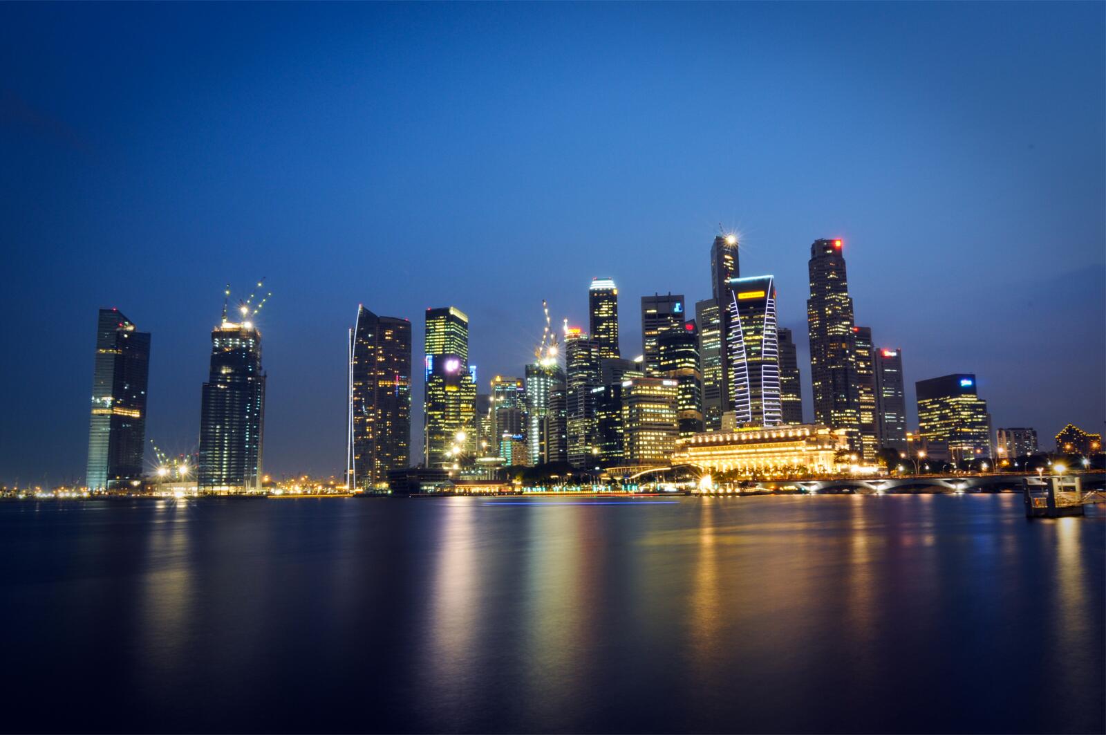 Бесплатное фото Вечерний Сингапур у моря