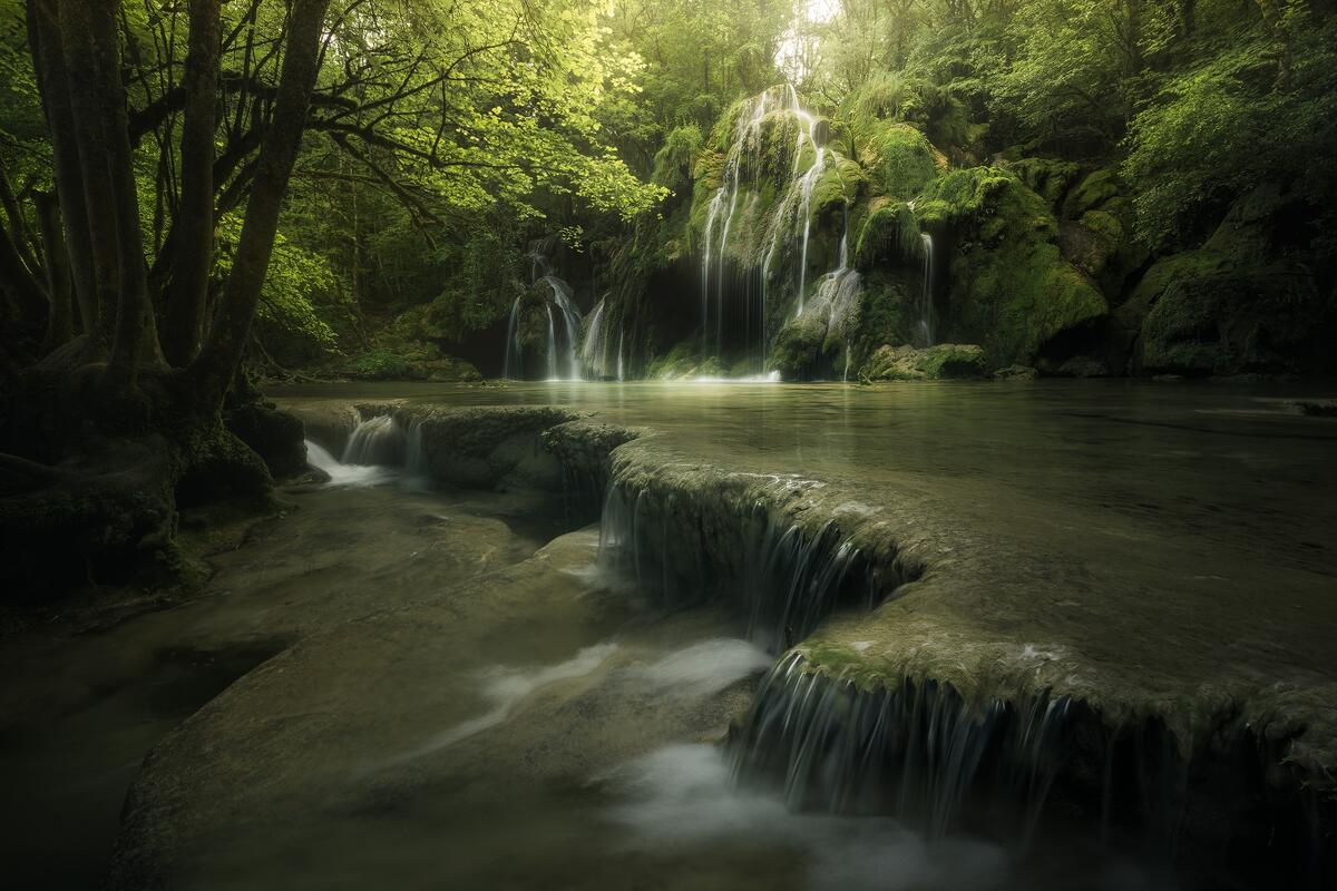 免费的河流，瀑布，树木 - 美丽的照片