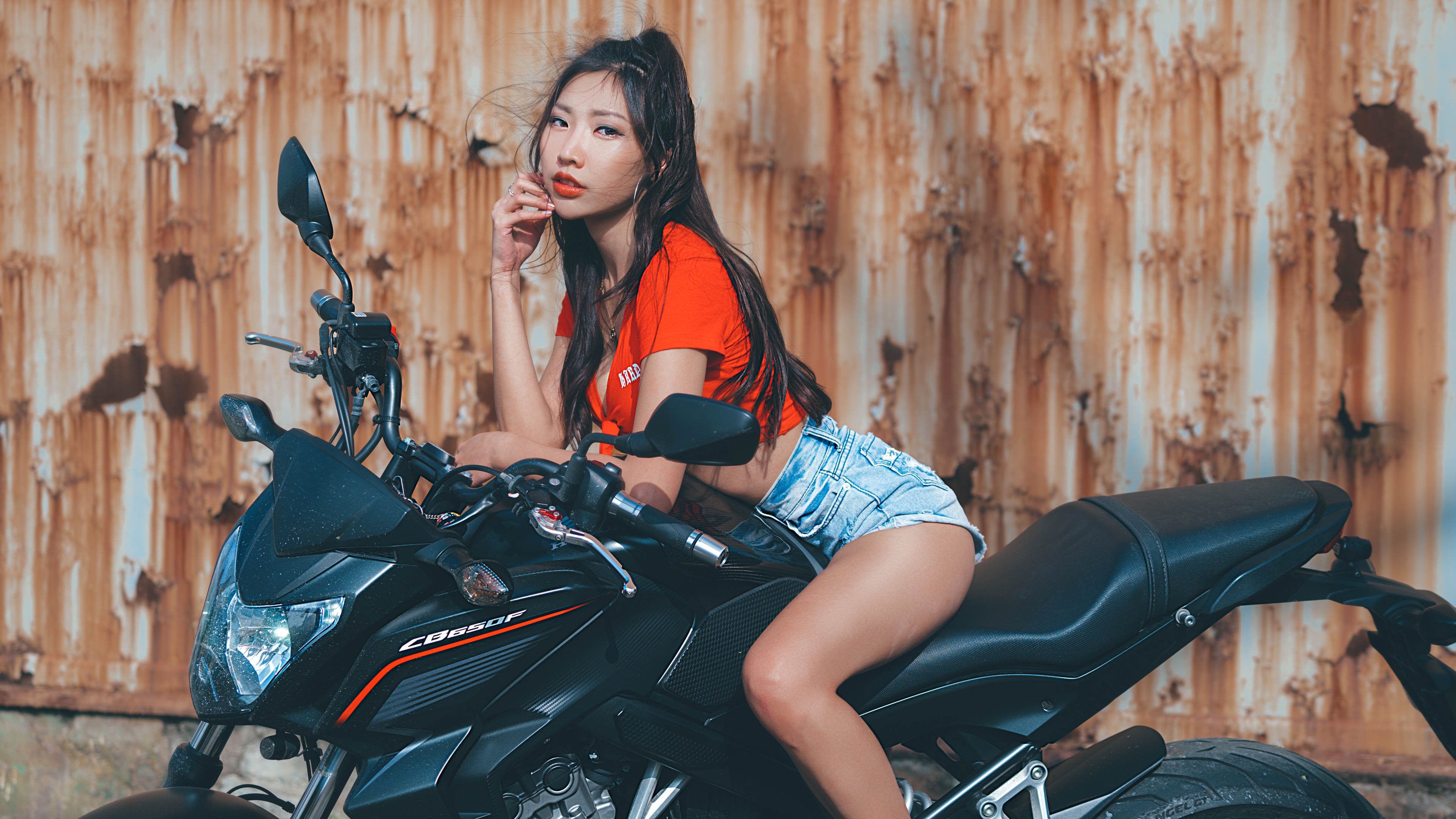 Фото бесплатно девушки, мотоциклы, брюнетка