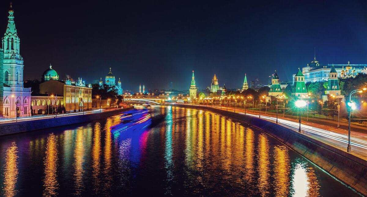 The screensaver on the phone in moscow, moscow river
