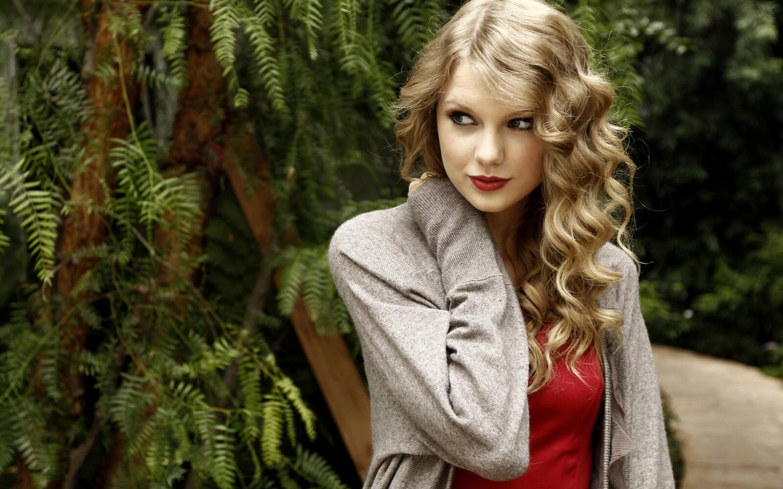 Wallpapers fashion forest Taylor Swift on the desktop