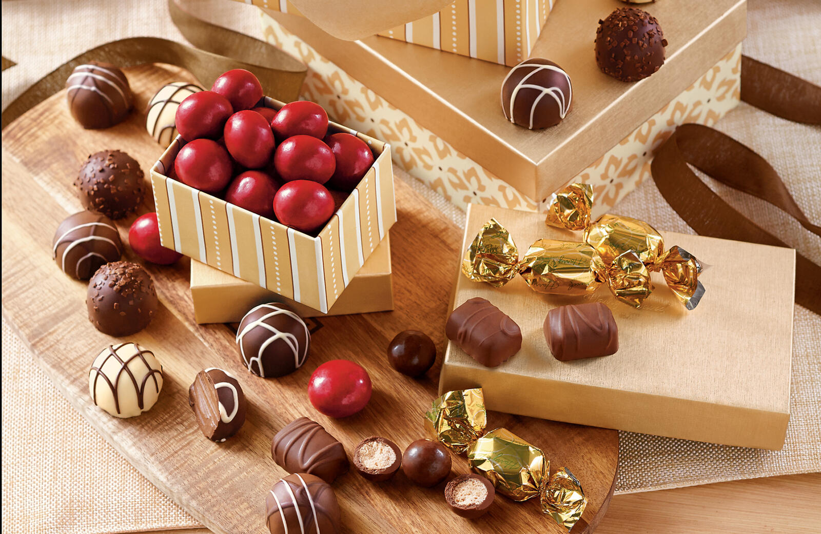 桌面上的壁纸箱 馈赠 巧克力