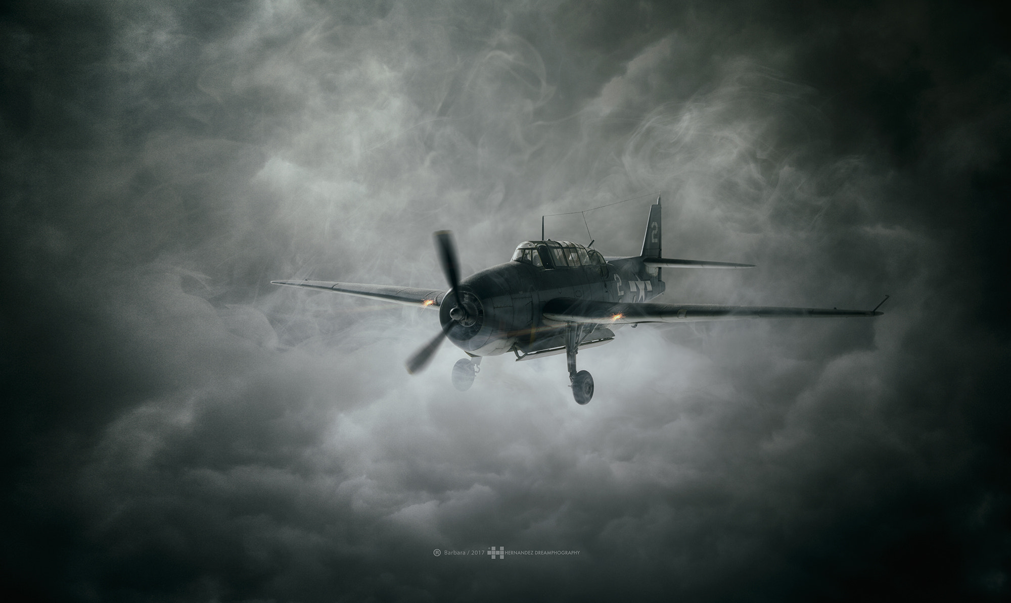 Бесплатное фото Самолет в густых облаках
