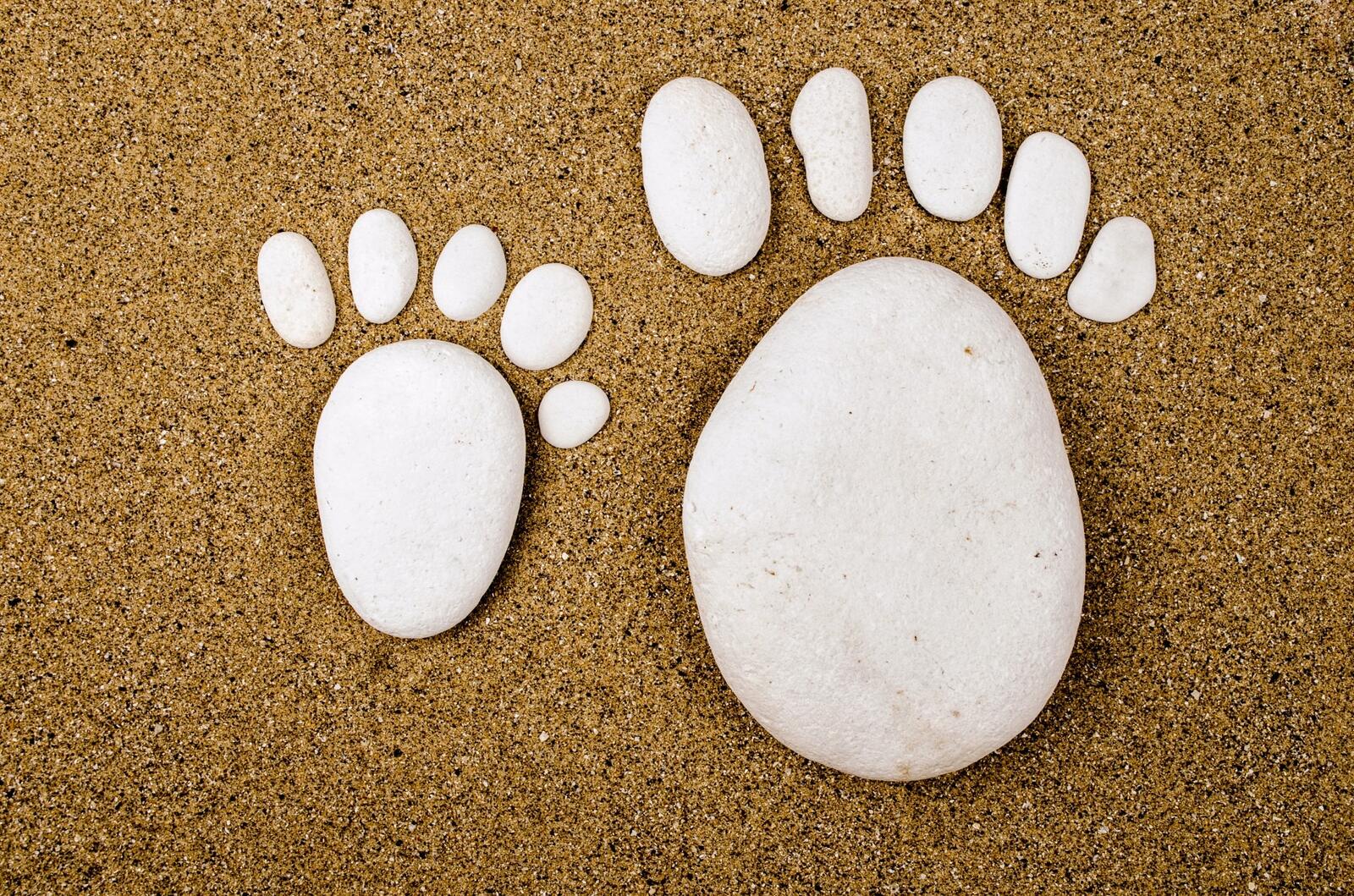 Wallpapers white stones sand footprints on the desktop