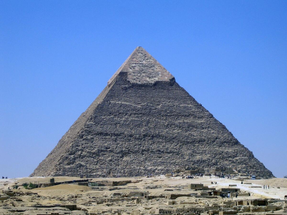 切弗伦的金字塔