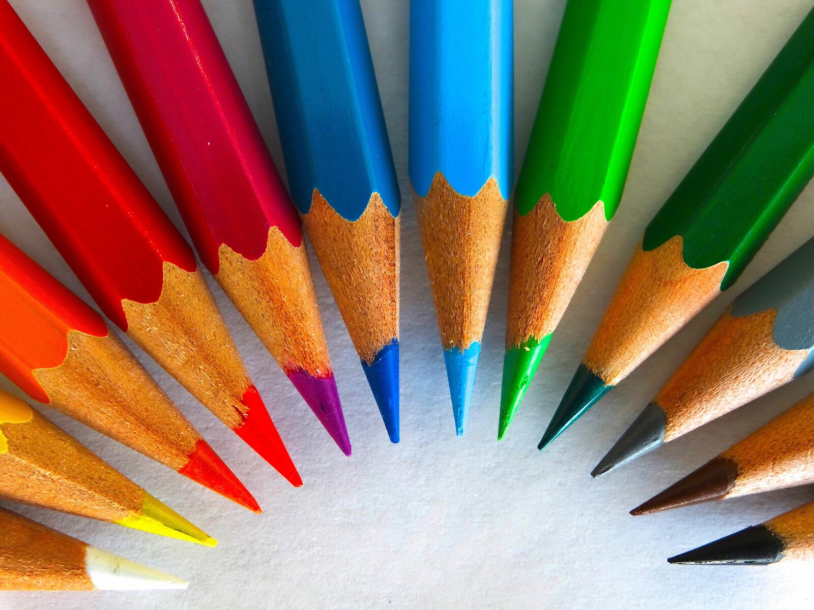 Free photo Sharpened colored pencils