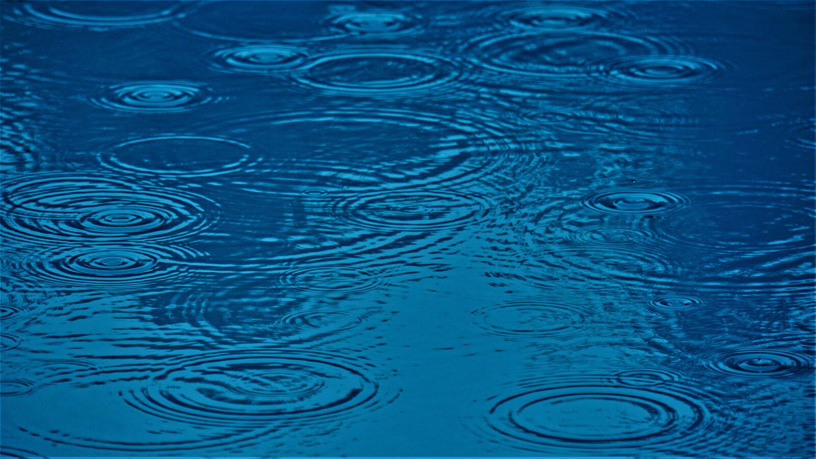 Wallpapers rain swimming pool drops on the desktop