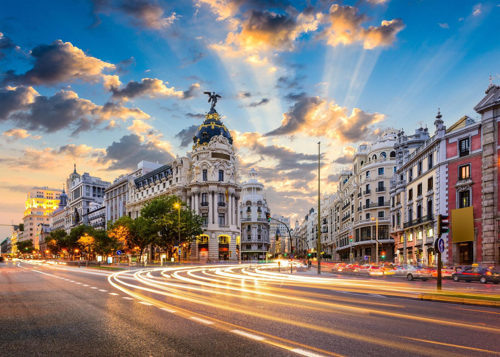 Обои Мадрид закат здания на рабочий стол