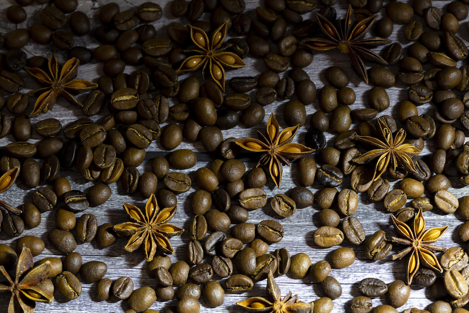 免费照片咖啡豆和茴香