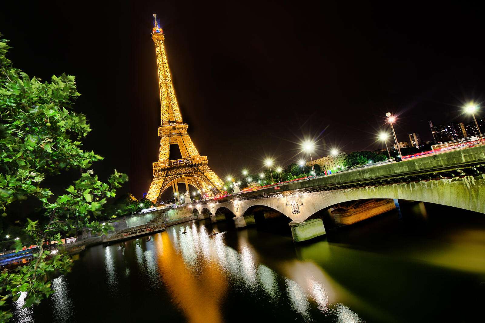 Обои Eiffel tower огни ночь на рабочий стол