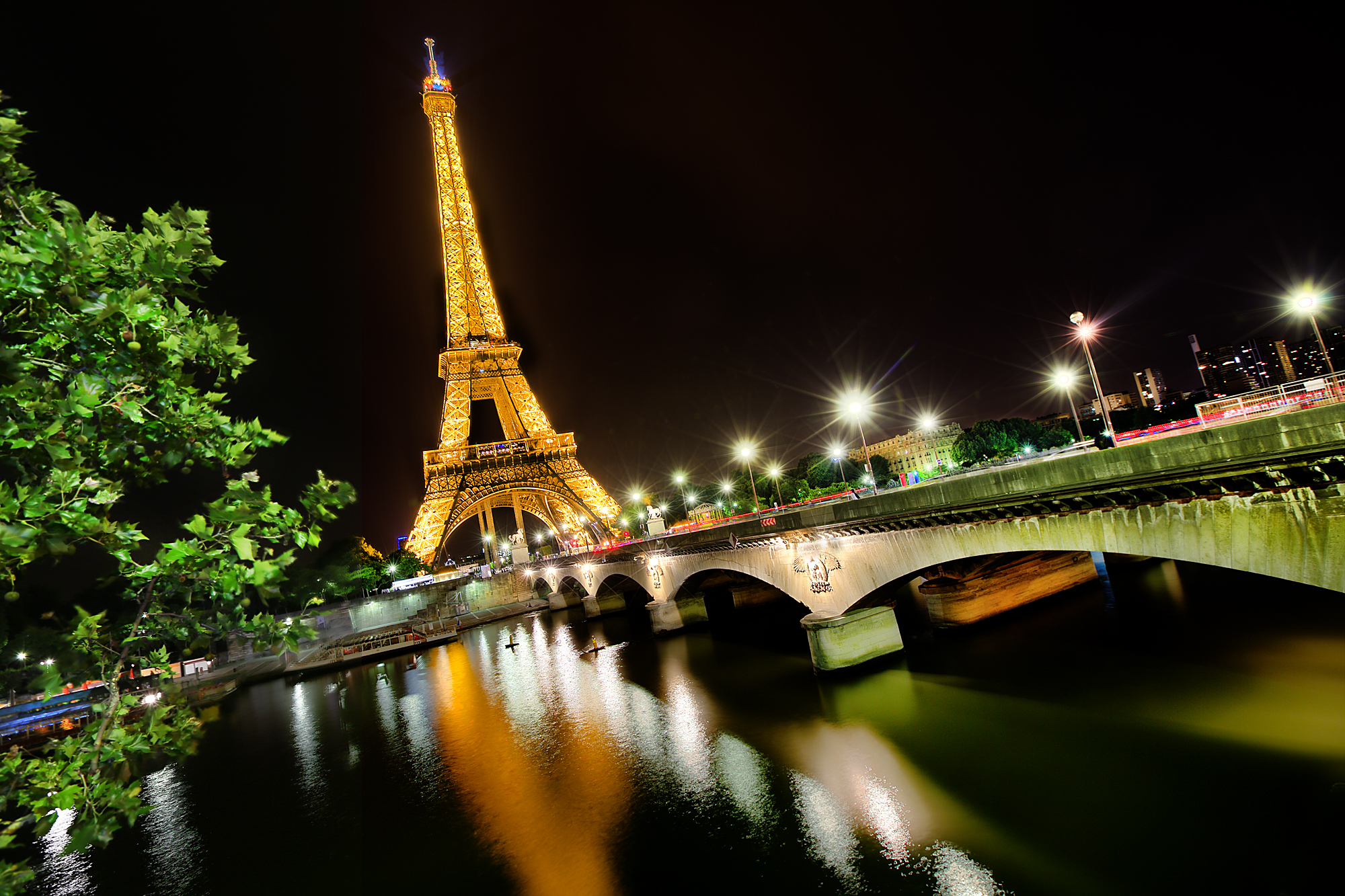 Wallpapers Eiffel tower lights night on the desktop
