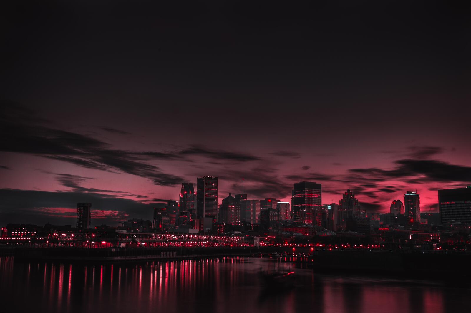 Free photo The night city against a red sky