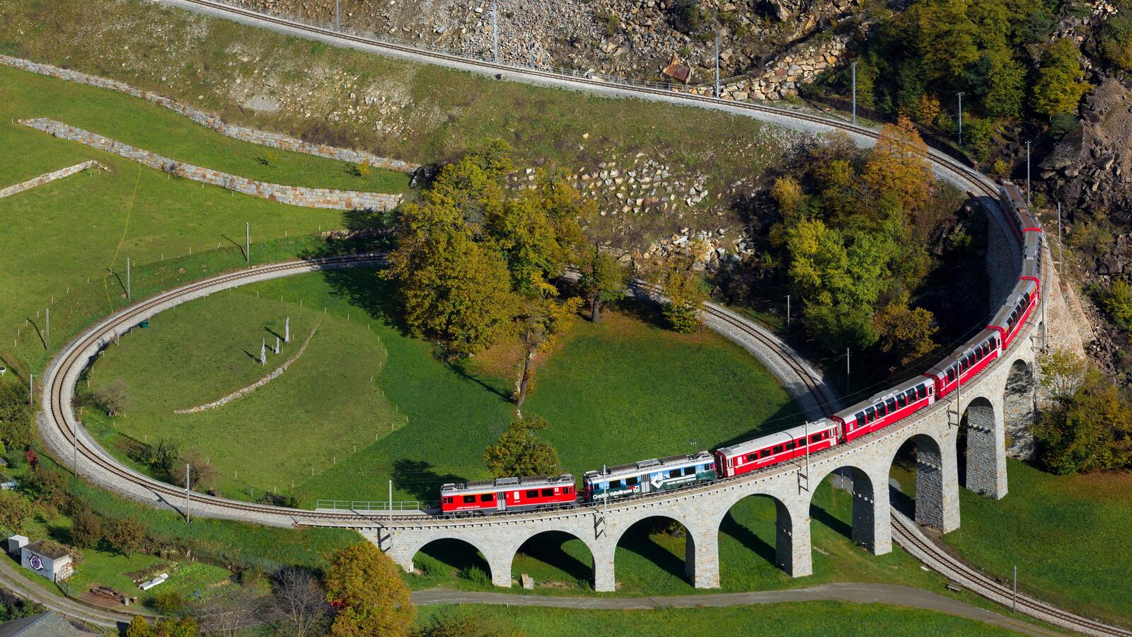 Обои спиральный мост поезд обои швейцария на рабочий стол