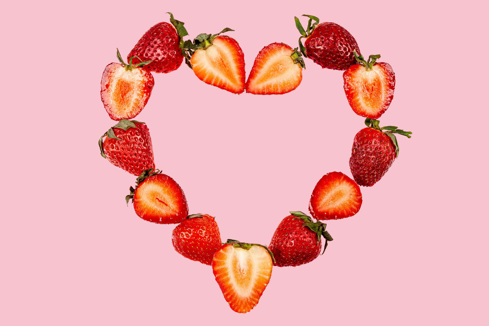 Wallpapers food heart strawberry on the desktop