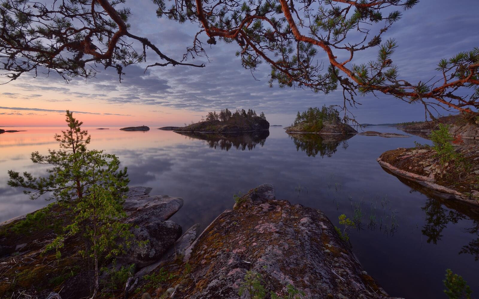 Free photo Lake Ladoga at sunset