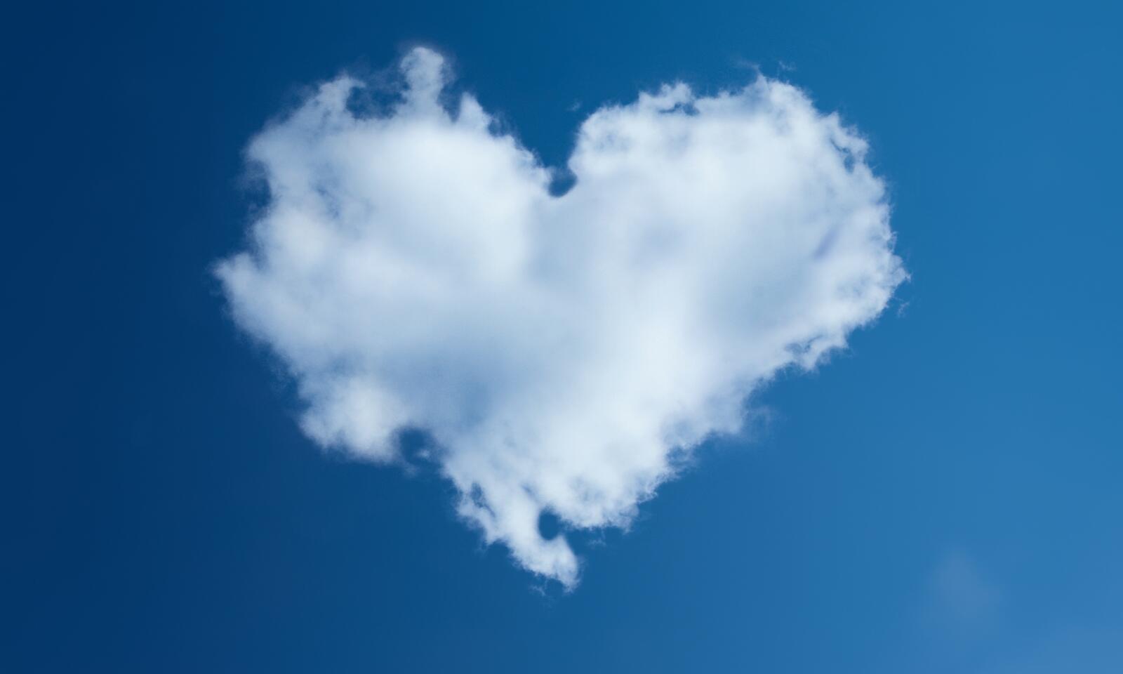 Wallpapers a meteorological phenomenon a heart cumulus on the desktop