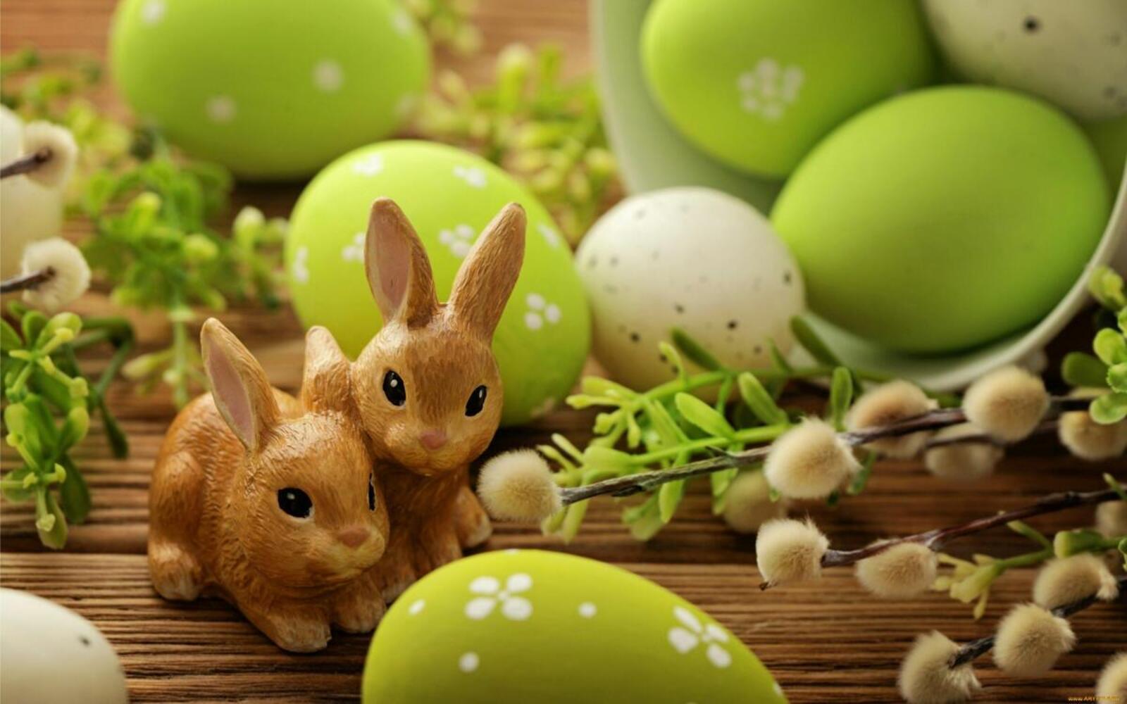 桌面上的壁纸兔子 绿蛋 染蛋