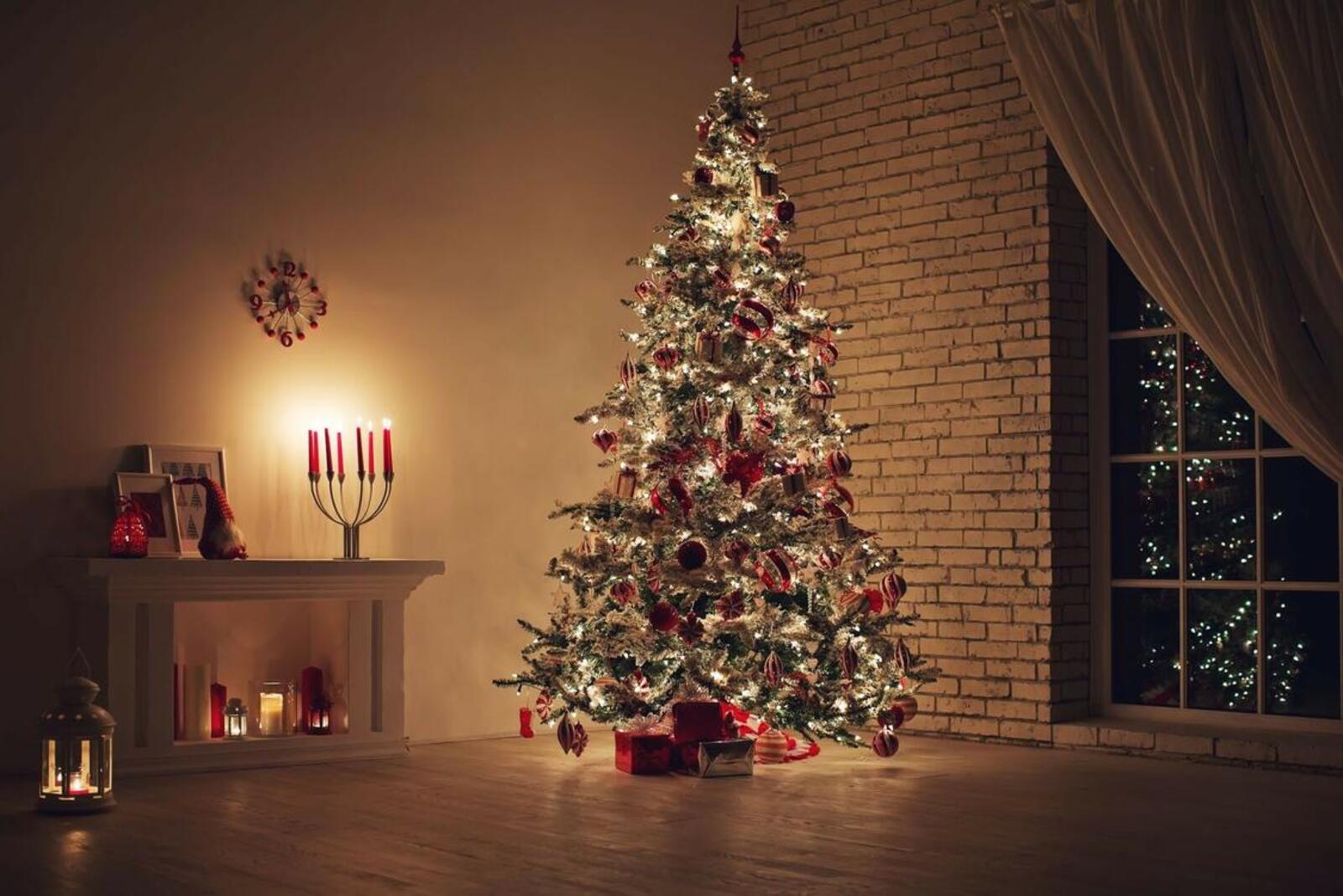 Wallpapers glowing garland luminous christmas tree decorated christmas tree on the desktop