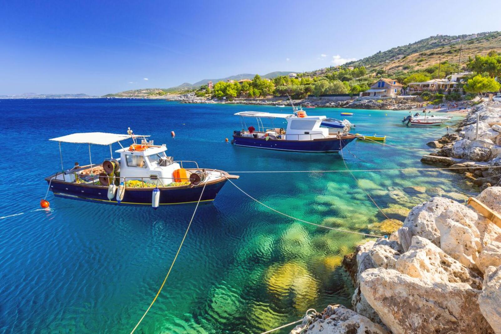 Обои Греция море лодки на рабочий стол