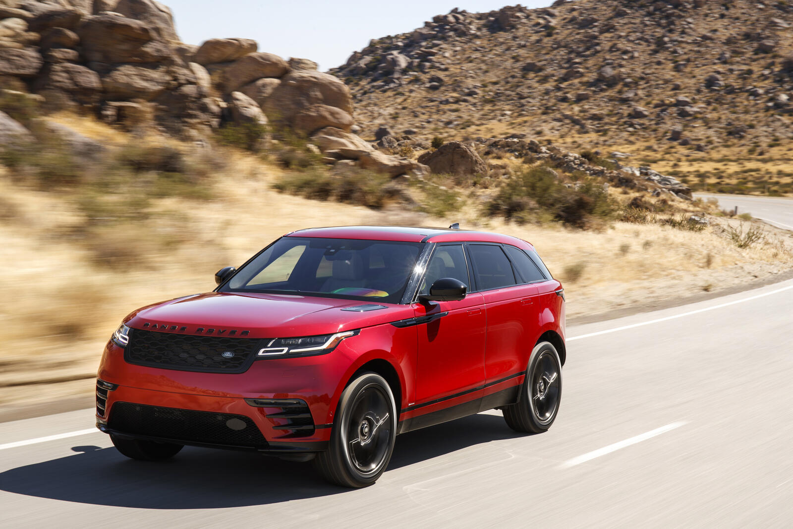 Free photo A red Range Rover Velar on the move