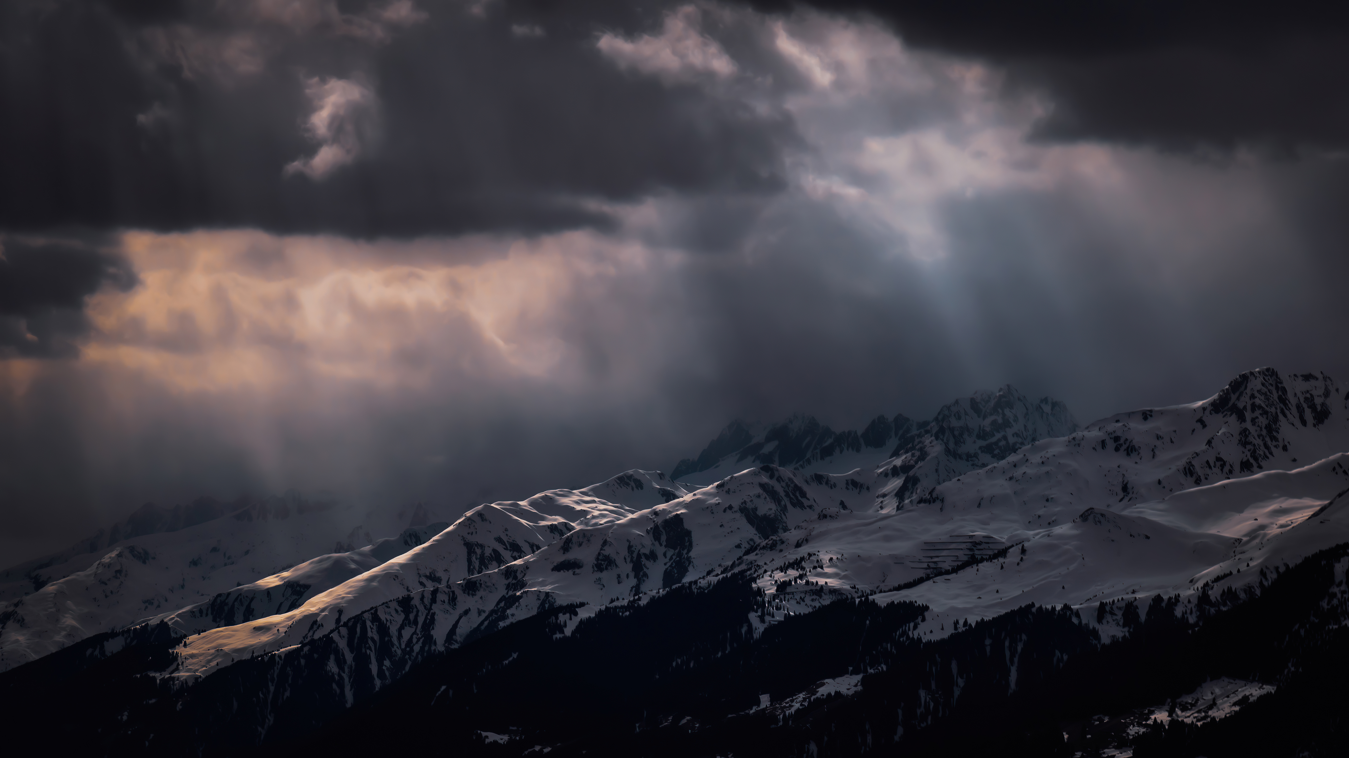 Photo free mountains, clouds, rays of the sun