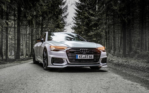 Audi a6 в лесной местности