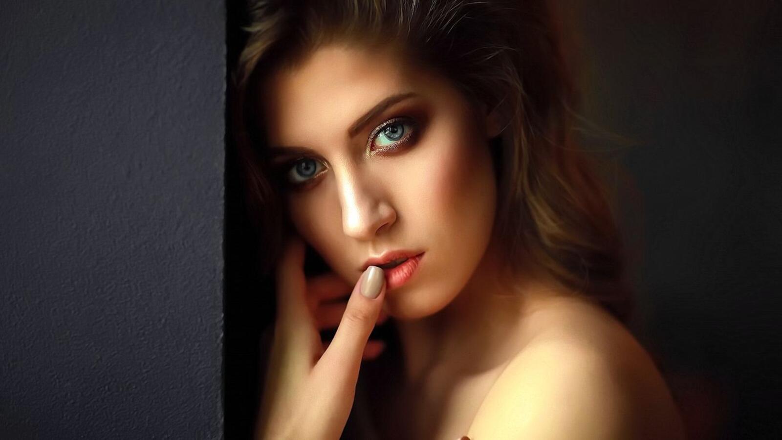 Бесплатное фото Портрет девушки с голубыми глазами