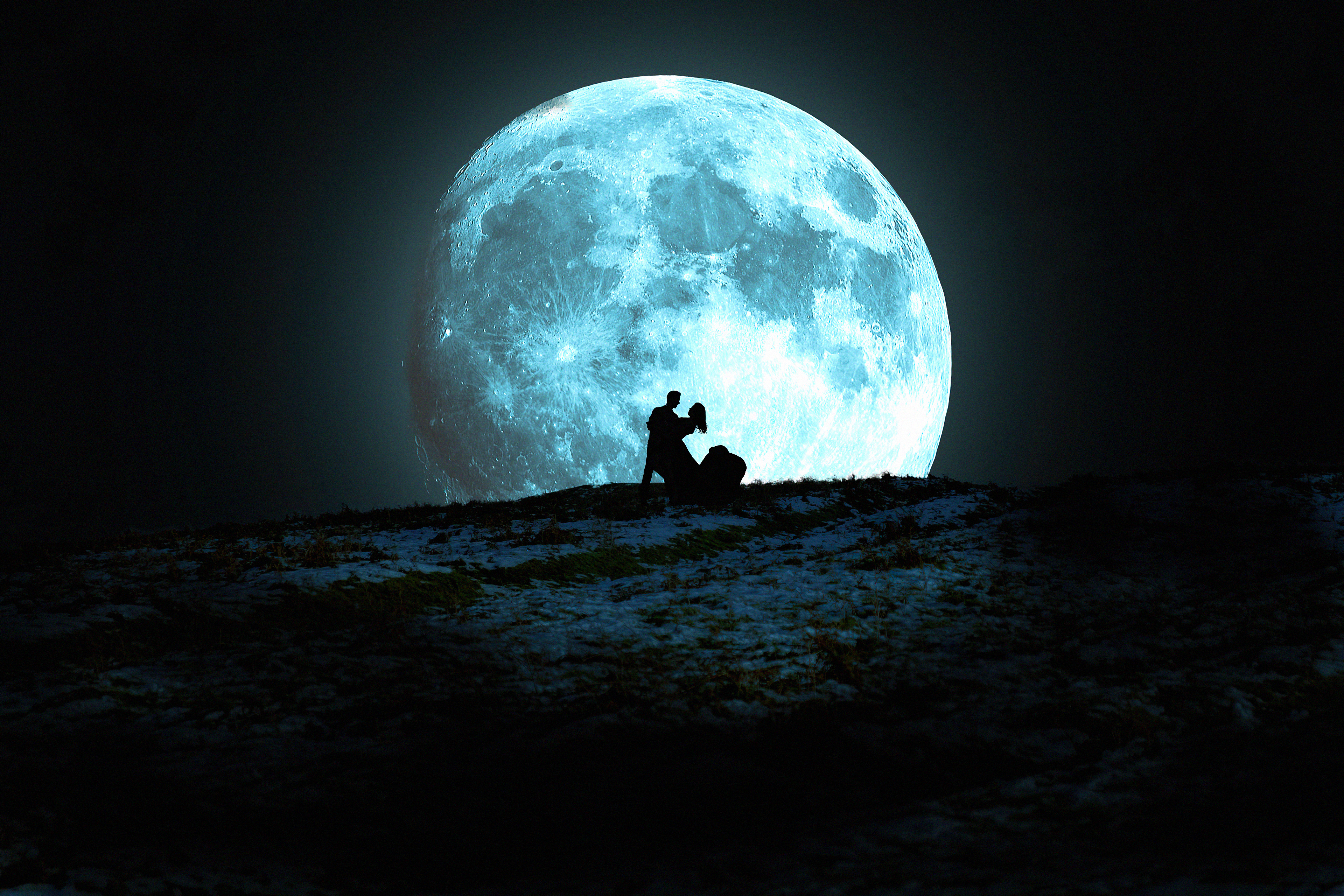 Wallpapers couple silhouette moon on the desktop