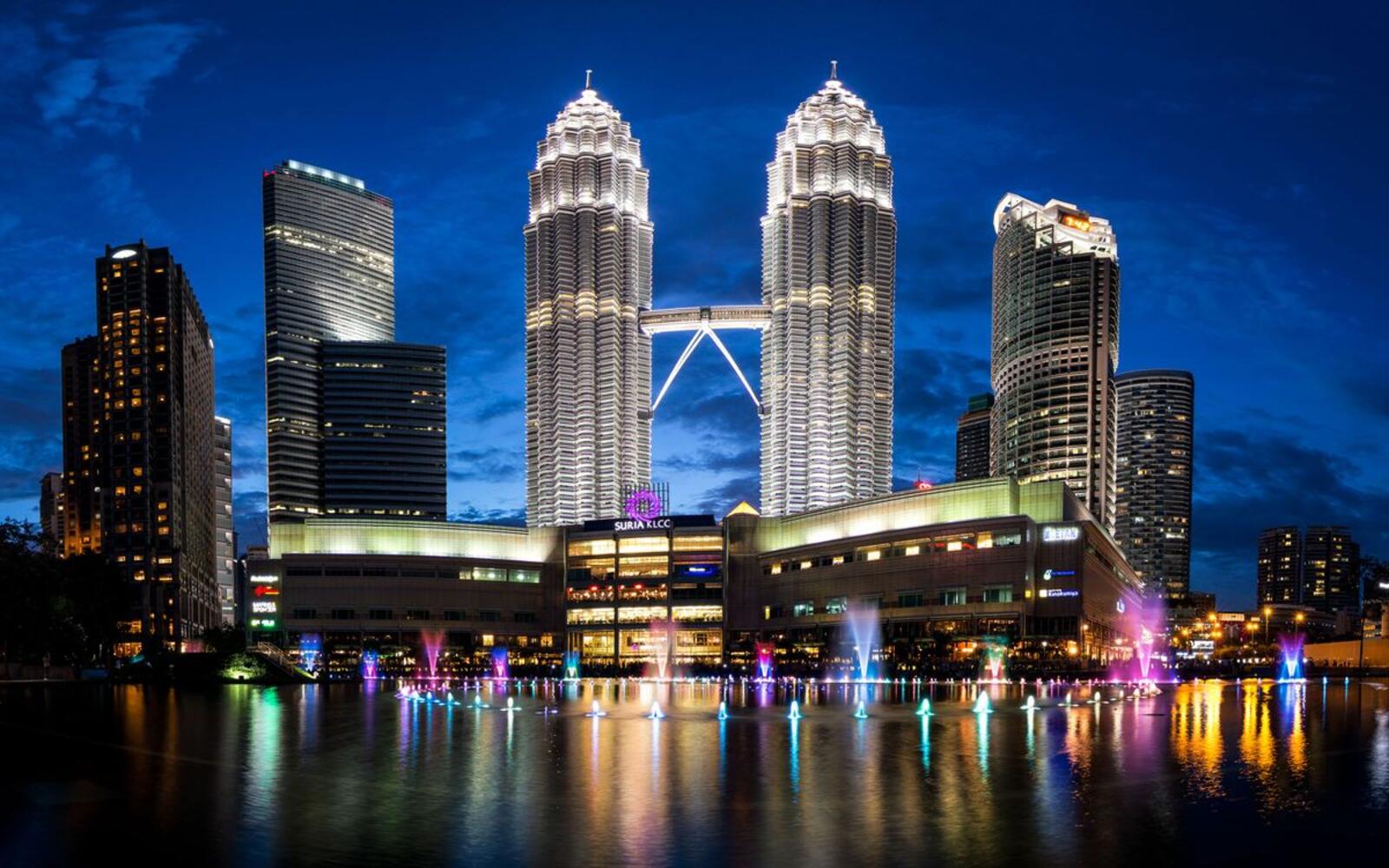 Обои Малайзия небоскребы современная архитектура на рабочий стол