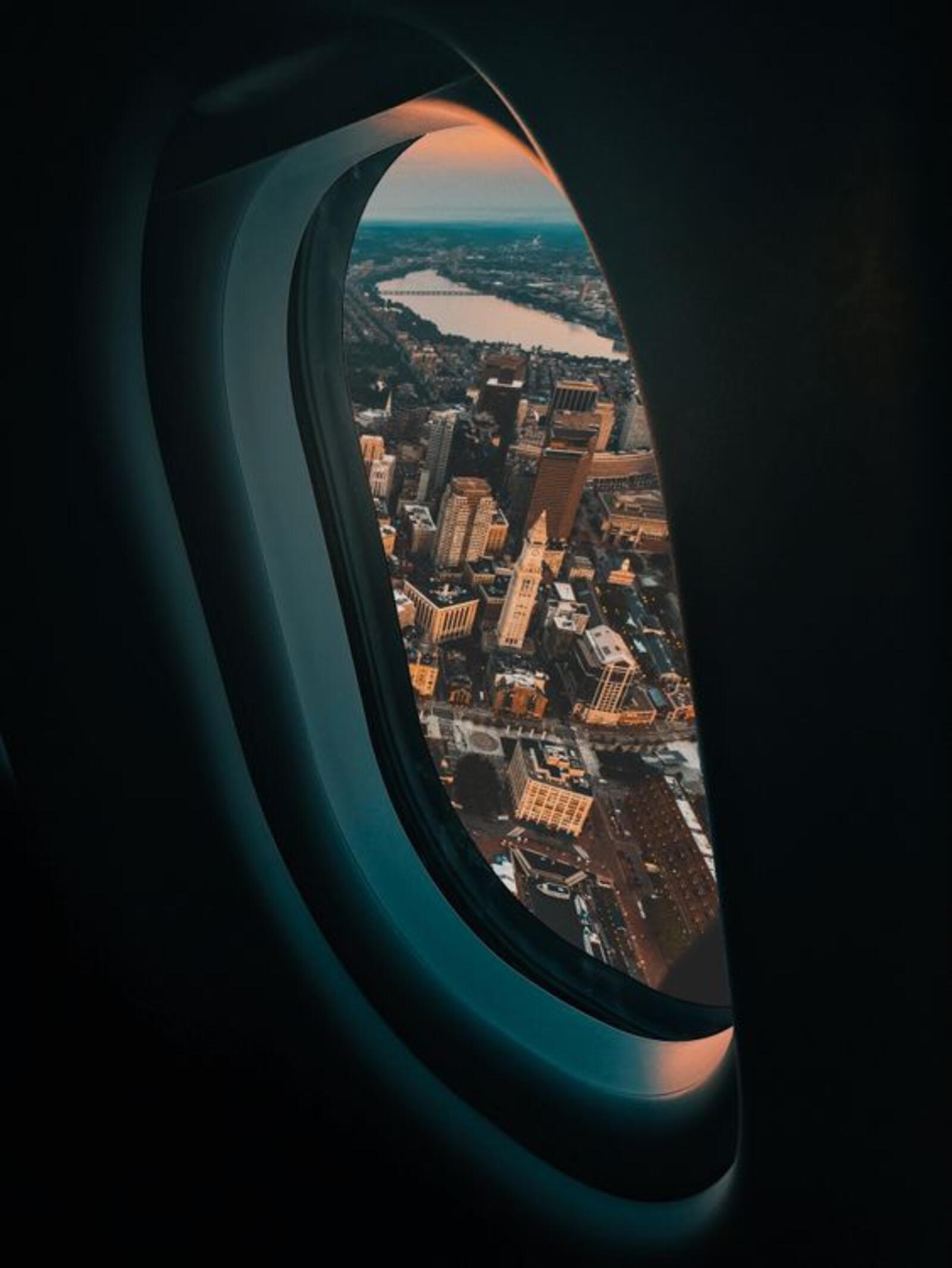 Бесплатное фото Иллюминатор в самолете