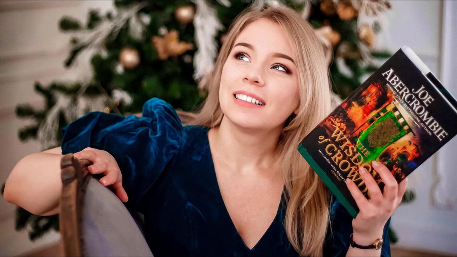Free photo Photo of a girl and a book