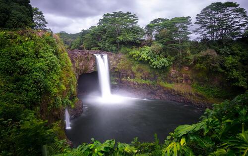 Гавайский водопад