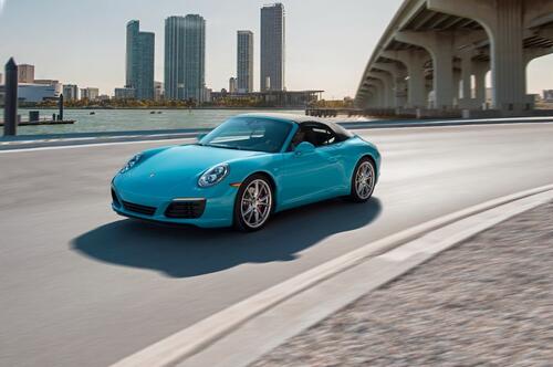 Porsche 911 Carrera S голубого цвета