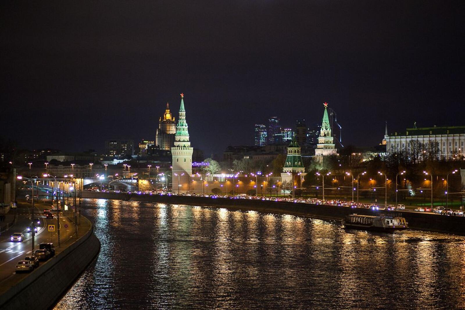 Обои Moscow river ночной город the Moscow Kremlin на рабочий стол