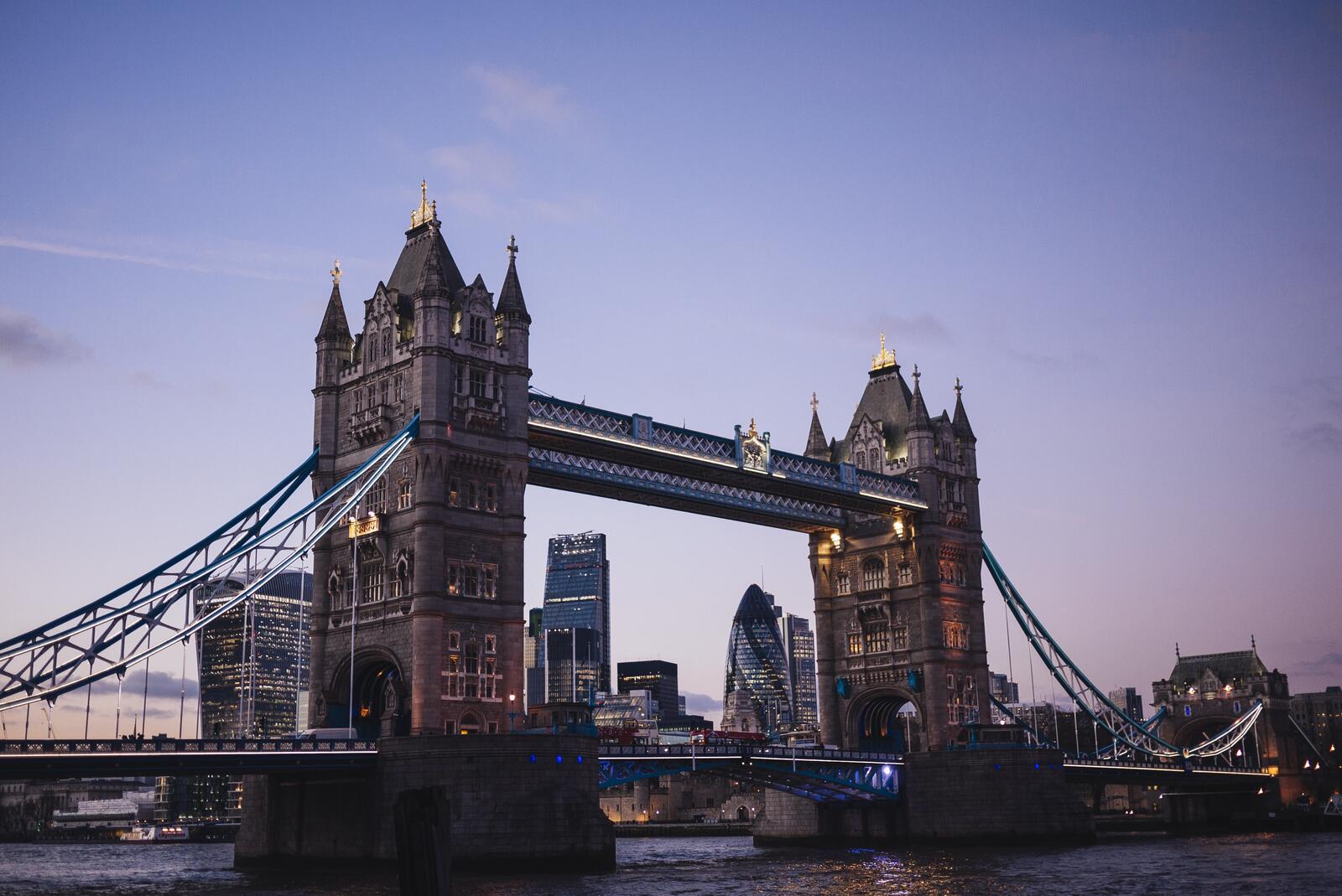免费照片夕阳下的伦敦吊桥