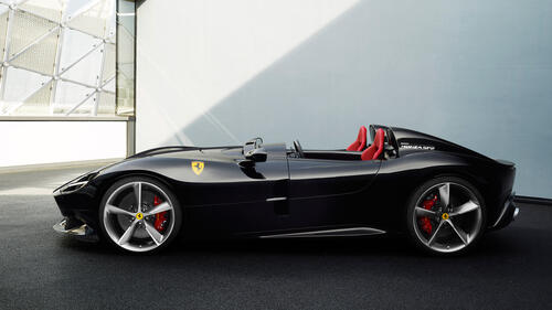Ferrari Monza Sp2 черного цвета