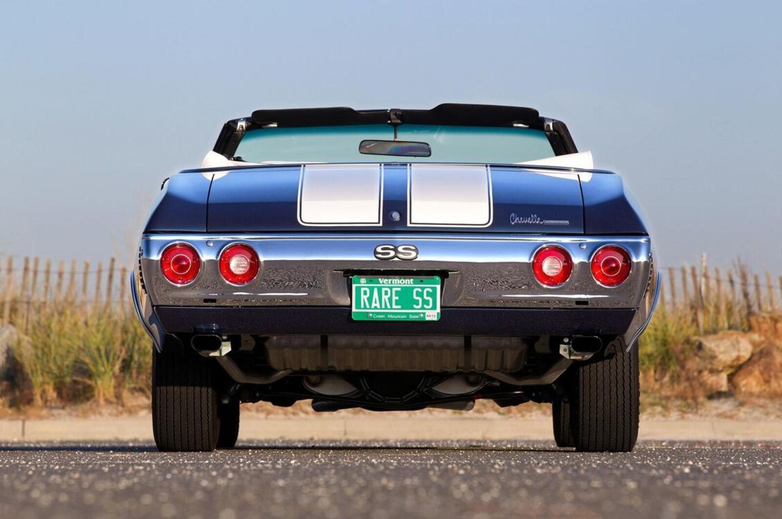 Free photo Blue 1972 chevrolet chevelle ss rear view