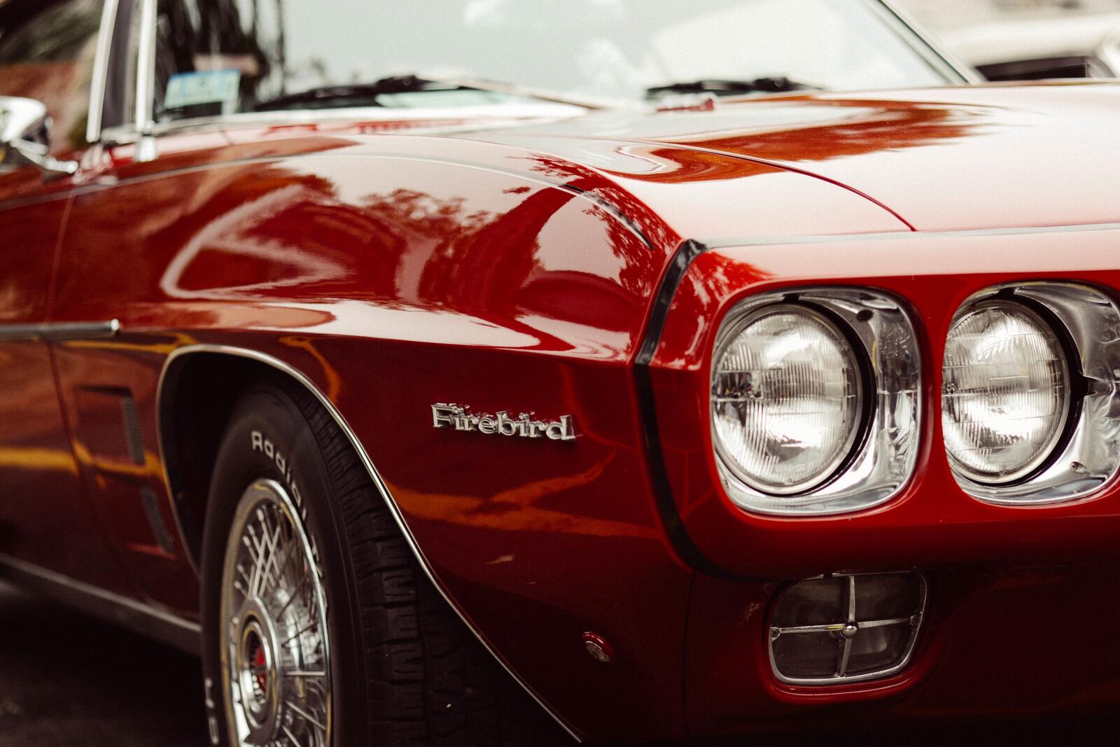 Бесплатное фото Старинный Chevrolet красного цвета