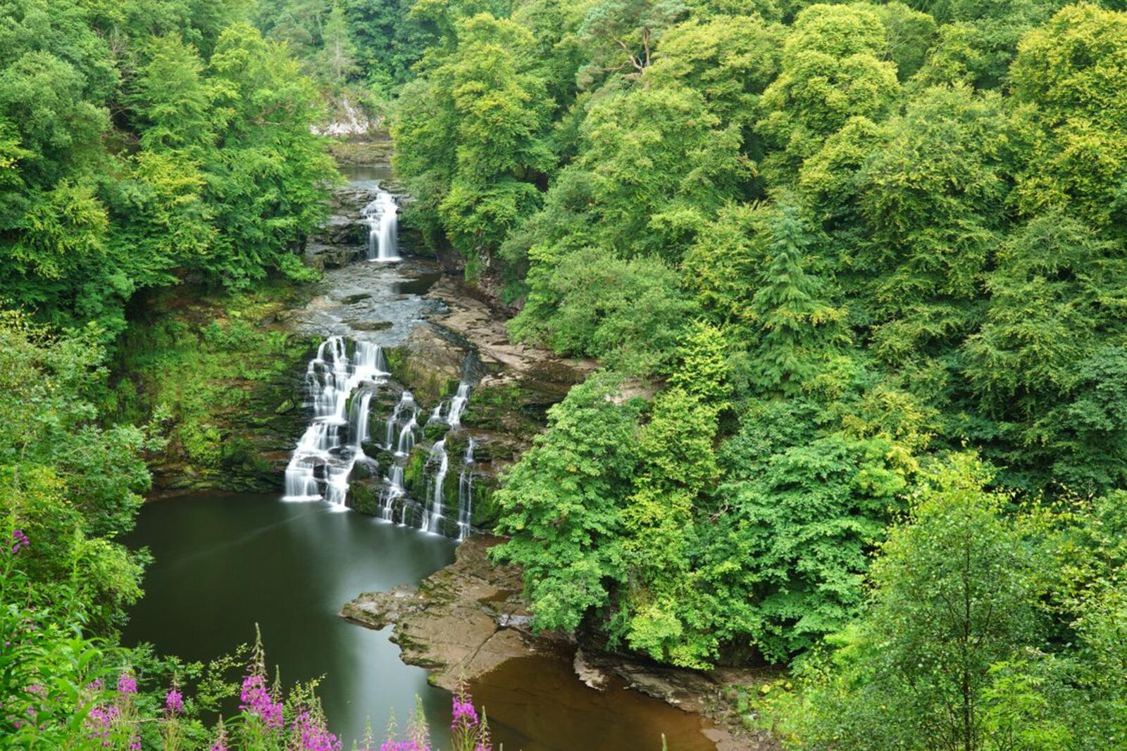 Обои Corra-Linn Waterfall Scotland речка на рабочий стол