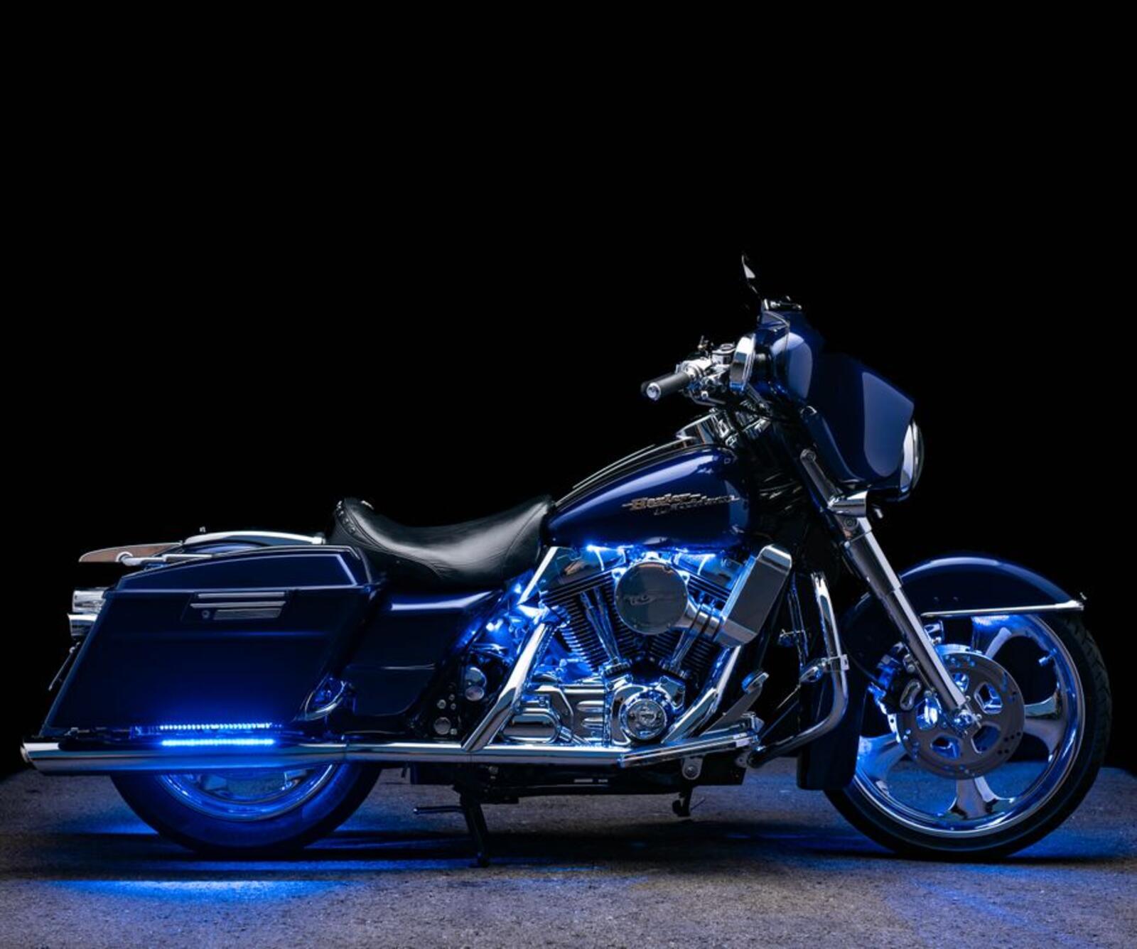 Обои концепция мотоциклами Harley Davidson черный фон на рабочий стол
