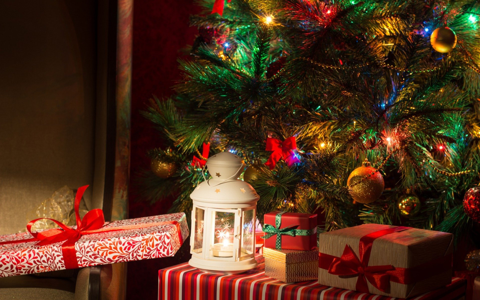 Photo free christmas tree, luminous christmas tree, lantern