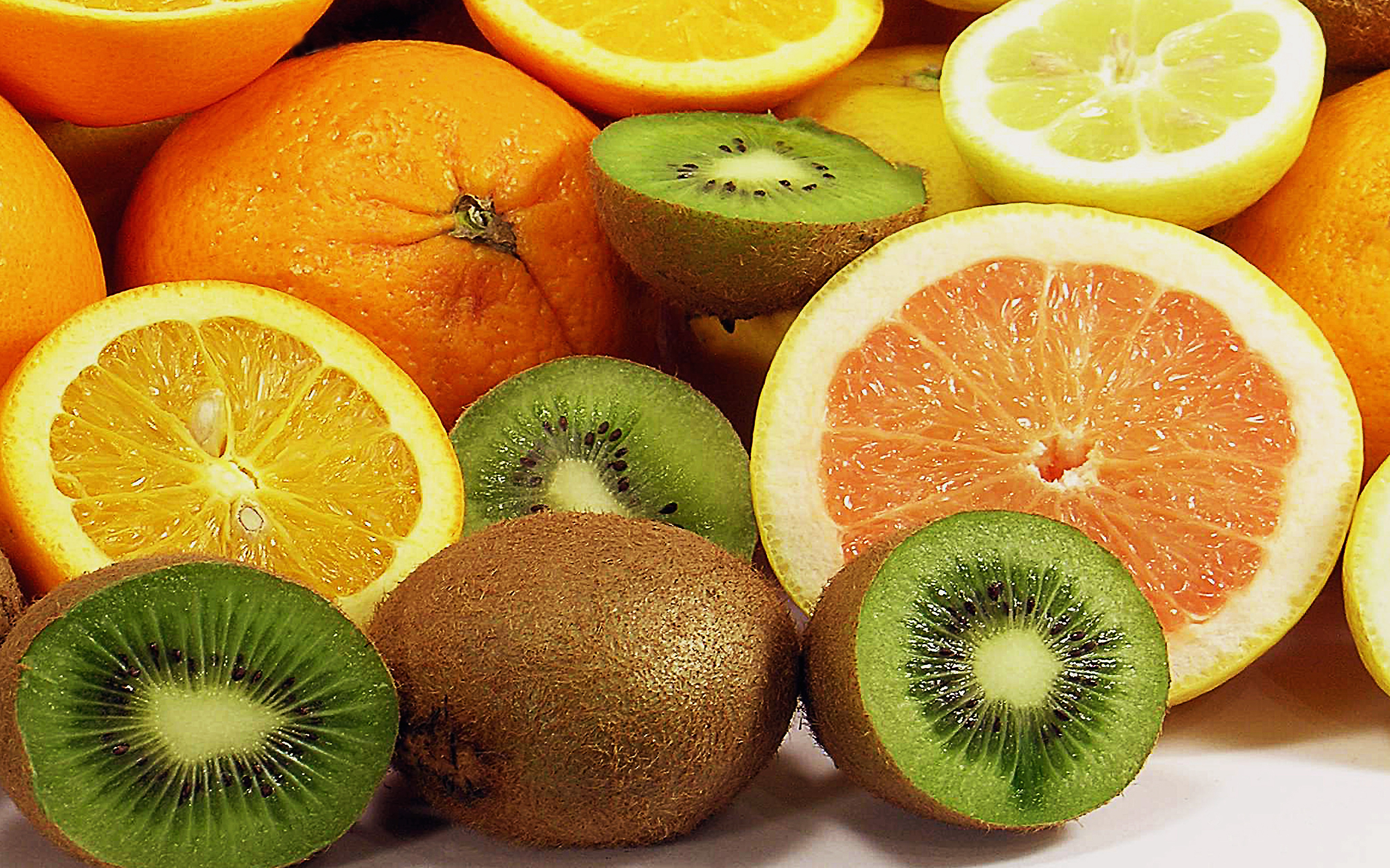 Фото природа, растение, фрукты, оранжевый, еда, продукт, лимон, сок, киви, тропический фрукт, поедание, апельсины, цитрусовые, свежесть, цветущее растение - бесплатные картинки на Fonwall