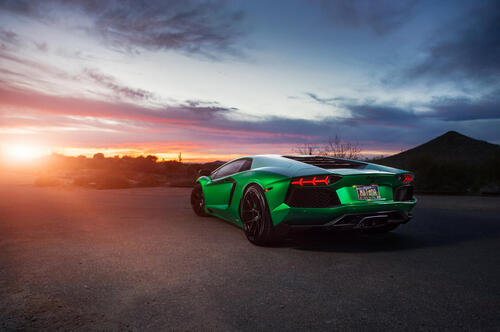 A picture for your computer with a green Lamborghini Aventador.
